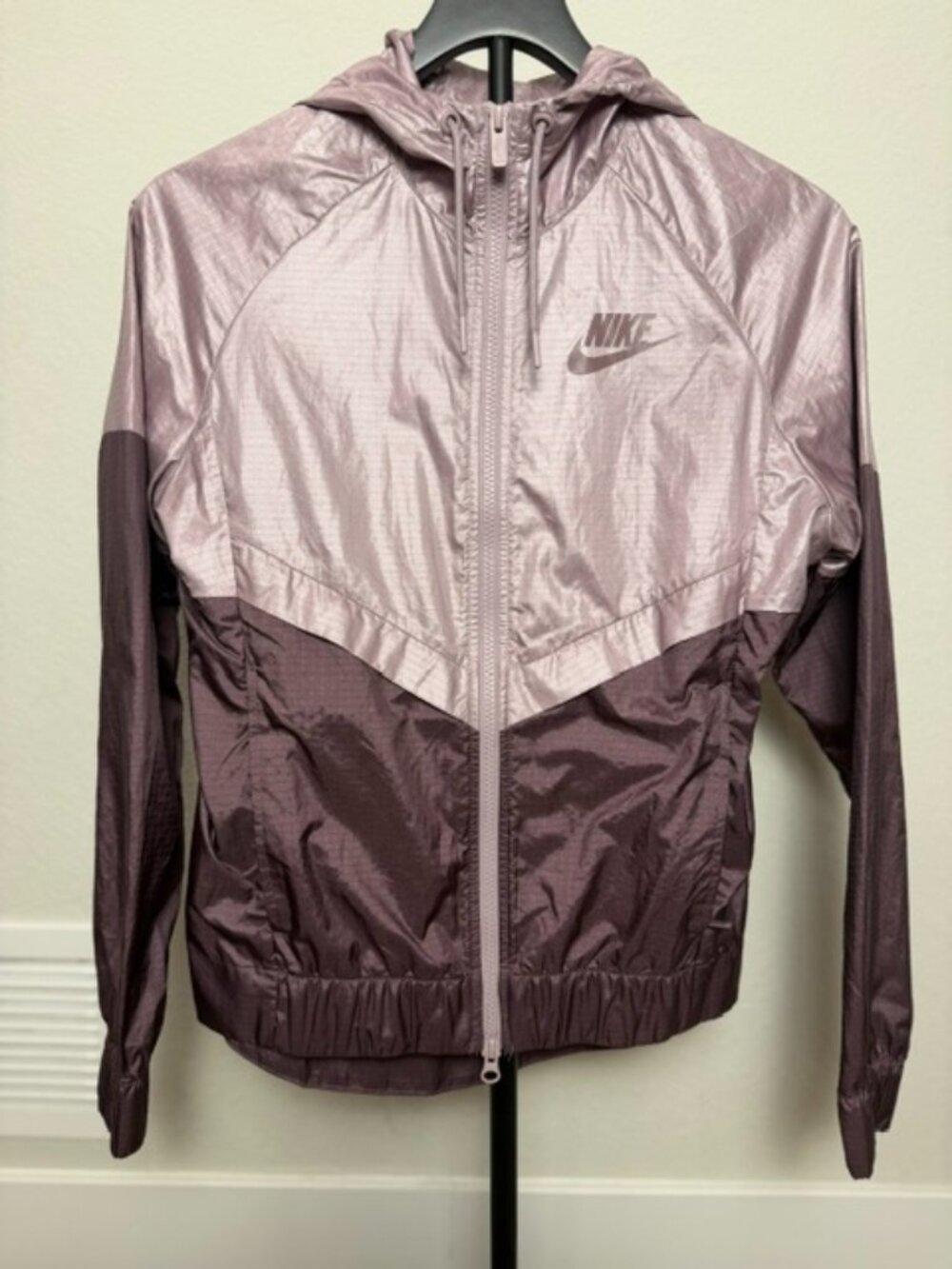 Nike Sportswear Windrunner Jacket Women’s XS Iridescent Purple Plum Hooded